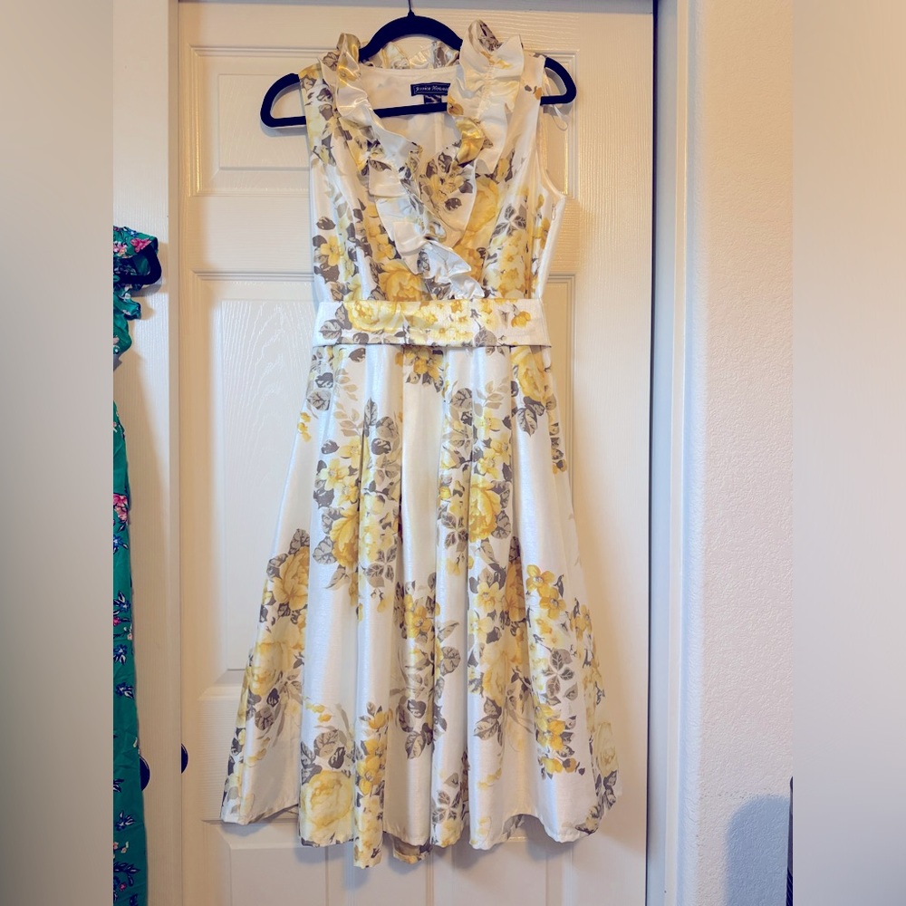 Jessica Howard floral dress, size 6.